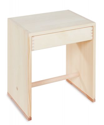 Ulmer Hocker mit Schublade aus hellem Naturholz, vielseitig einsetzbar als Sitzgelegenheit oder Beistelltisch.
